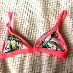 Xhilaration Tropical Bikini Top Medium